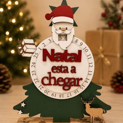 Contador de dias para o Natal em madeira com Pai Natal e decorações