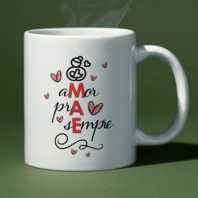 Caneca branca decorada com texto aMor pra sEmpre MAE e corações em fundo verde