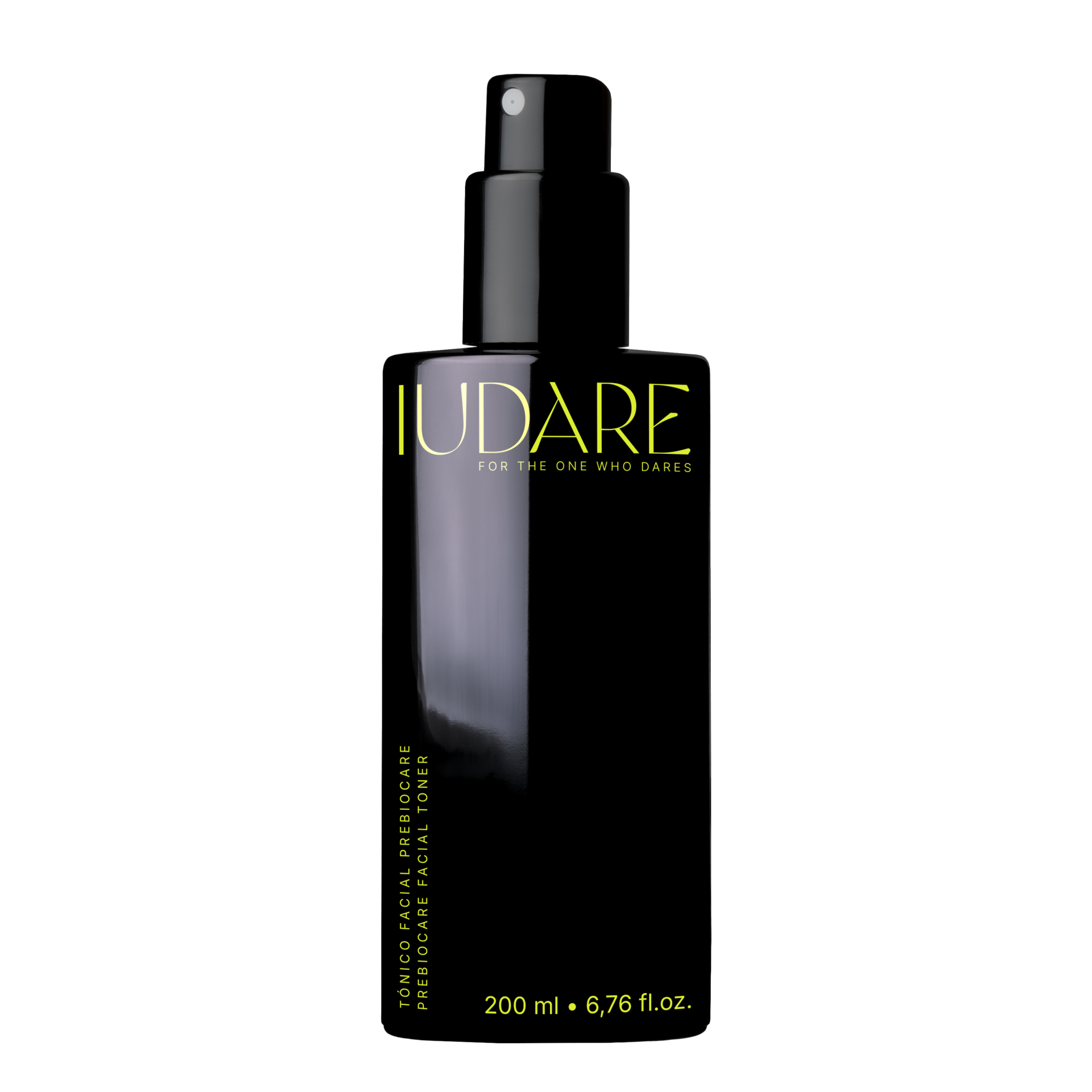 Frasco preto com tampa de spray de tónico facial IUDARE sobre fundo preto