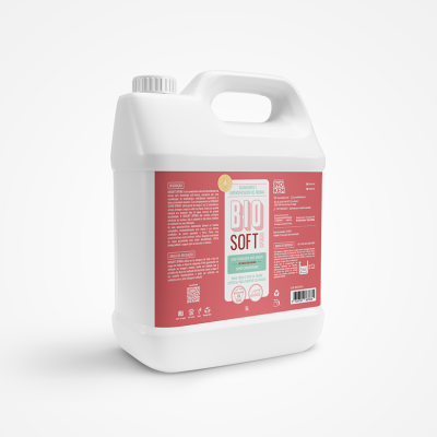 Garrafão branco com rótulo vermelho BIO SOFT em fundo branco