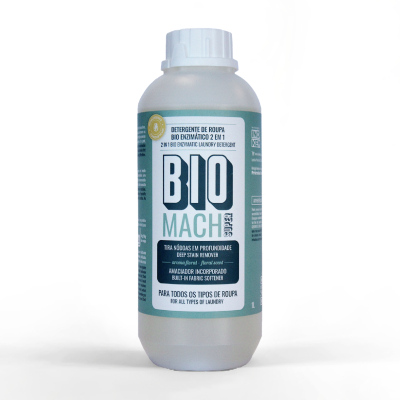 Frasco de detergente líquido para roupa BIO MACH ECO com rótulo verde e branco
