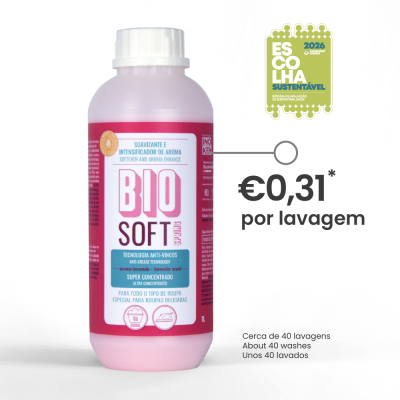 Amaciante BIO SOFT Spring em frasco rosa com rótulo branco e rosa, selo de sustentabilidade e preço por lavagem indicado.