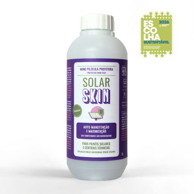 Frasco branco do produto Solar Skin para manutenção de painéis solares com rótulo roxo, verde e branco