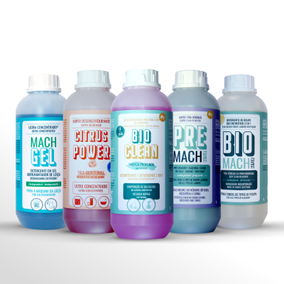 Cinco frascos plásticos de detergentes ultra concentrados para limpeza doméstica