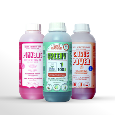 Três frascos de detergente coloridos com rótulos Pinkbac, Greeny e Citrus Power