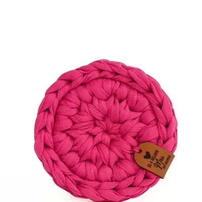 prato redondo tecido rosa com etiqueta castanha