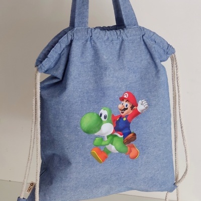 Mochila saco azul com ilustração de Mario e dinossauro verde