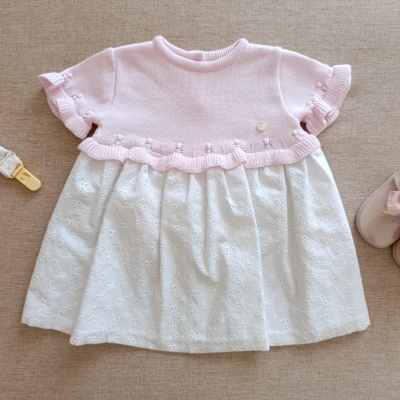 vestido bebé rosa claro com saia branca bordada
