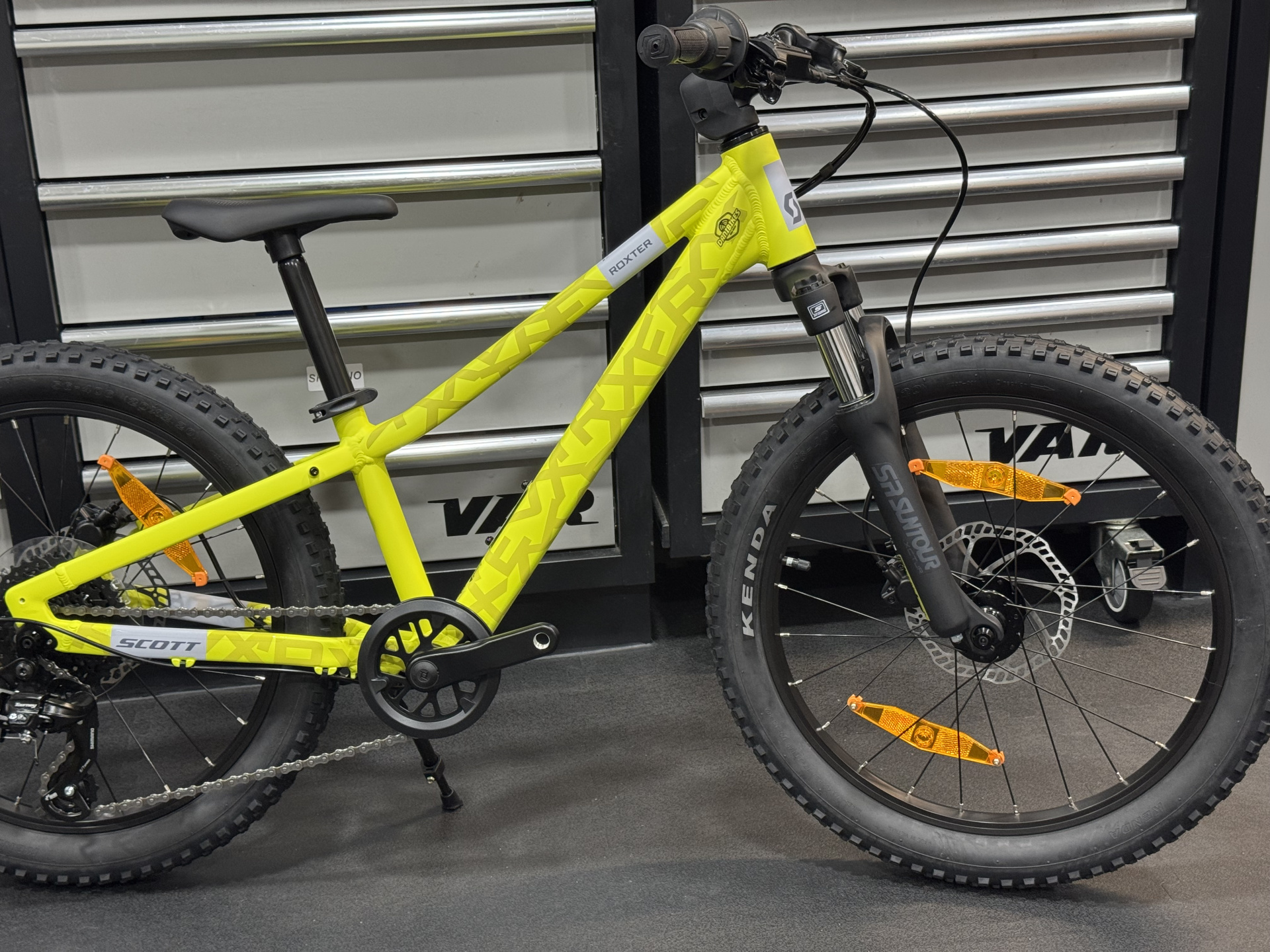 BICICLETA SCOTT ROXTER 200 Bicicleta amarela de montanha para crianças com pneus grossos e suspensão dianteira