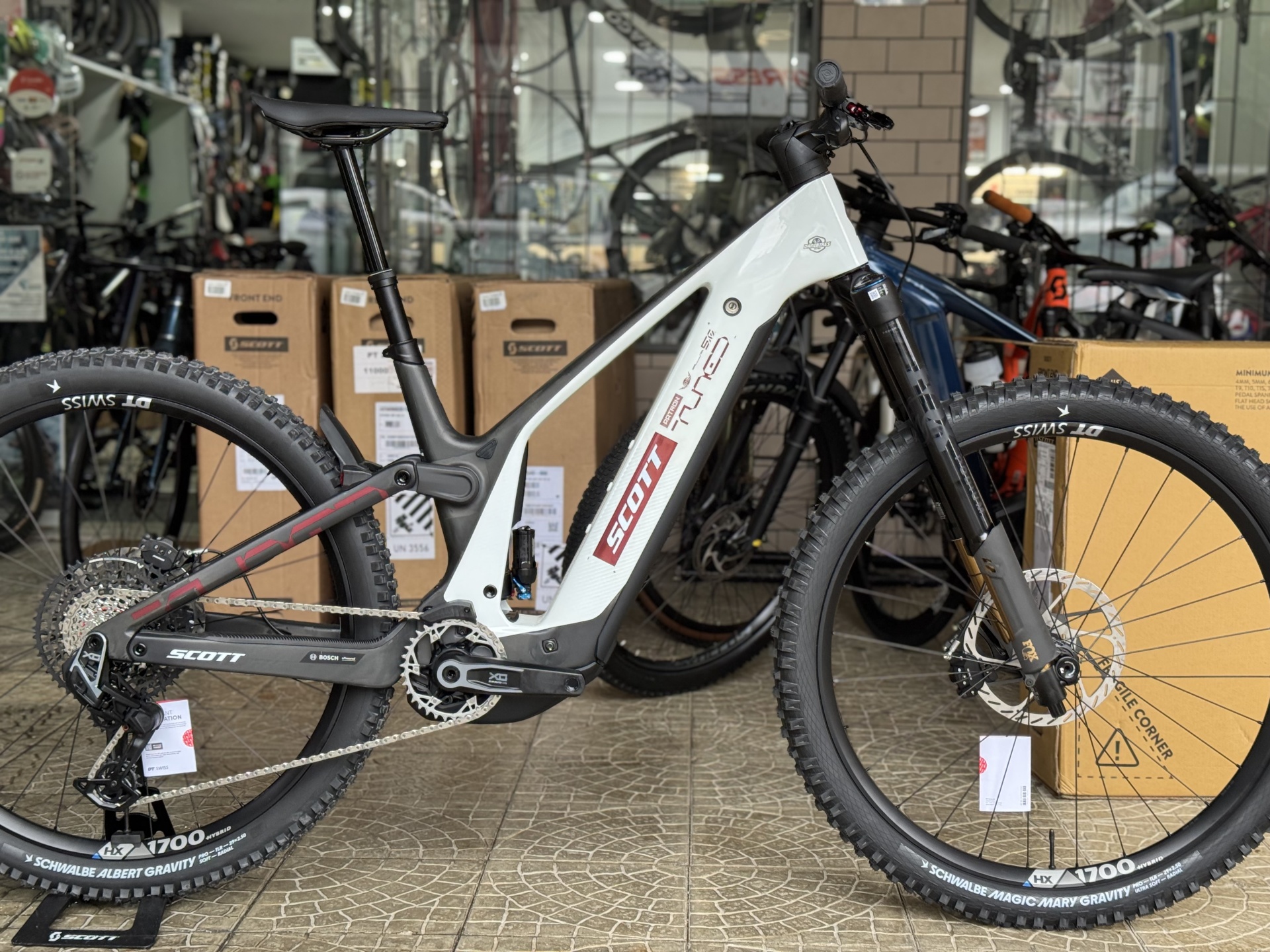 BICICLETA ELÉTRICA SCOTT PATRON ST 900 TUNED Bicicleta de montanha Scott Scalpel HYBRID 900 com suspensão e pneus especiais em loja.