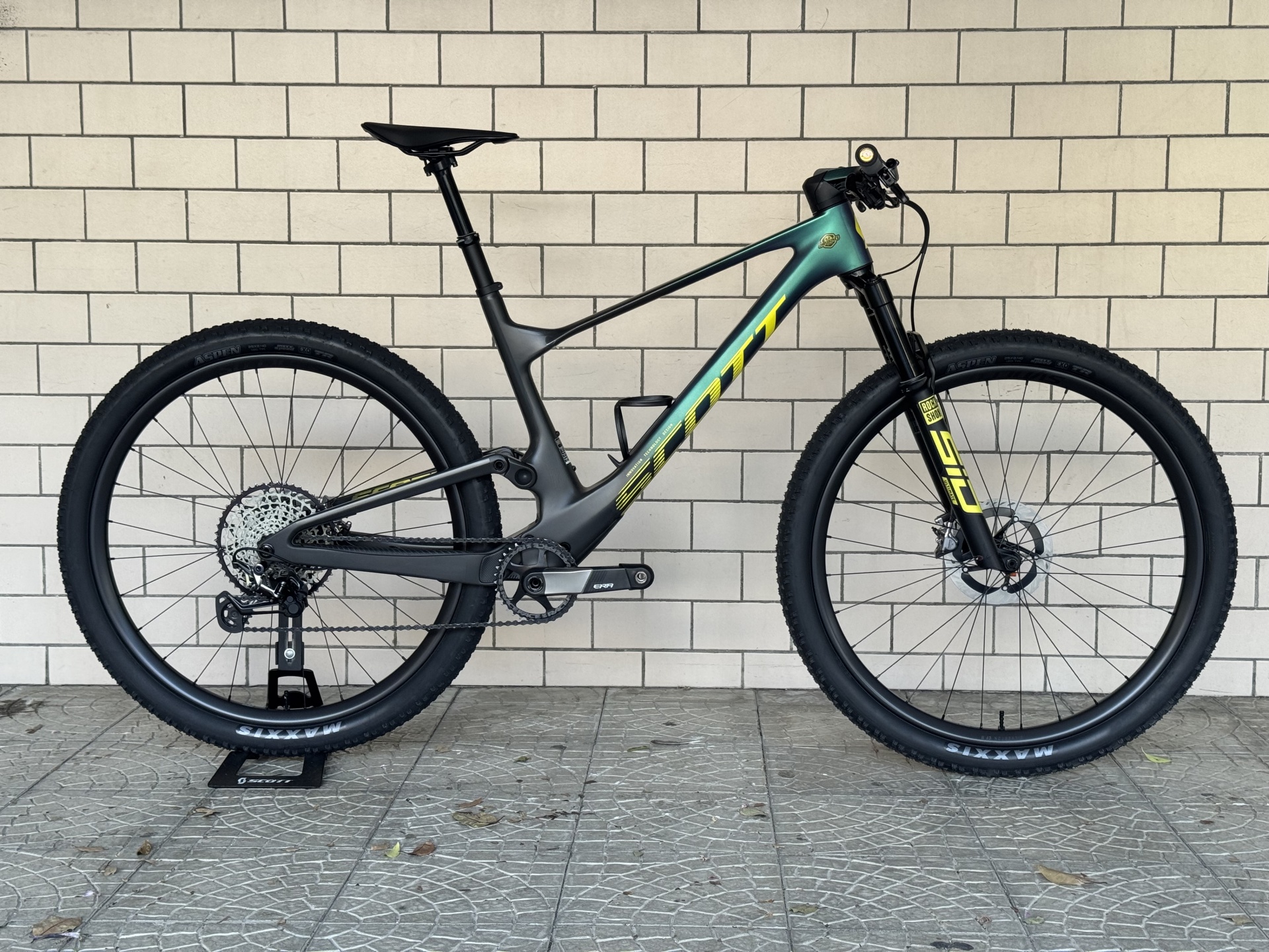 BICICLETA BTT SCOTT SPARK RC 900 WC - XTR - Usada Bicicleta de montanha SCOTT verde e amarelo com pneus MAXXIS e suspensão ROCK SHOX SID
