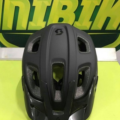 Capacete de bicicleta preto fosco com orifícios de ventilação e logótipo SCOTT