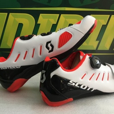 Sapatilhas de ciclismo Scott branco, vermelho e preto com fechos de disco
