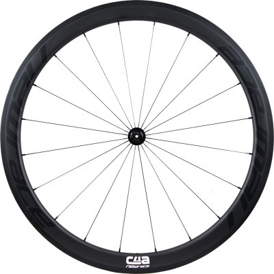 Roda de bicicleta com aro preto mate e 20 raios finos metálicos