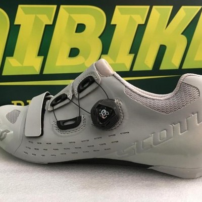 Sapatilha de ciclismo branca Scott com fecho rolete e velcro