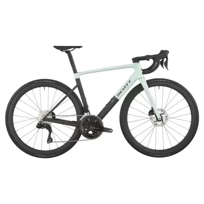 Bicicleta de estrada Scott em preto e branco com quadro em fibra de carbono