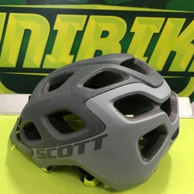 Capacete de bicicleta cinzento com ventilação e marca SCOTT
