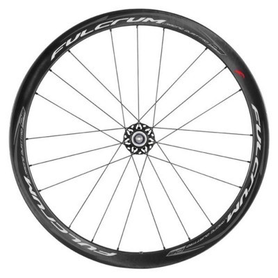 Roda de bicicleta preta com texto 'FULCRUM' no aro