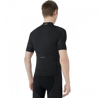 Camisola desportiva preta de manga curta vista de costas