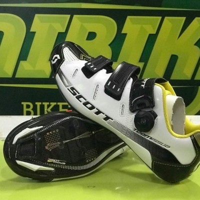 Sapatilhas de ciclismo SCOTT brancas, preta e amarelas com fecho de rolete e velcro