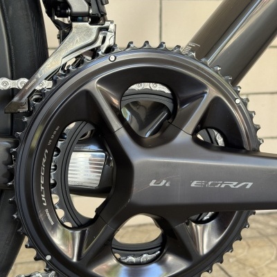 Pedaleira de bicicleta com cadeia e desviador dianteiro Shimano Ultegra