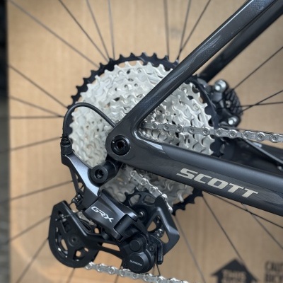Roda traseira de bicicleta Scott com desviador Shimano GRX