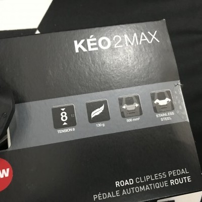 Caixa preta de pedal para bicicleta KÉO 2 MAX com gráficos e texto