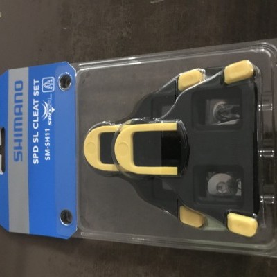 Conjunto de calços Shimano SPD SL modelo SM-SH11 na embalagem