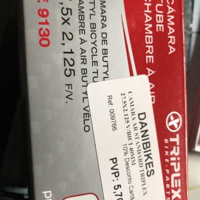 Embalagem de câmara de ar para bicicleta Triplex Bike Parts, vermelha e cinza, com texto das medidas e preço