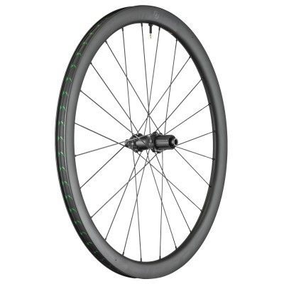 Roda de bicicleta de carbono preta com raios finos e texto verde TUFO no aro