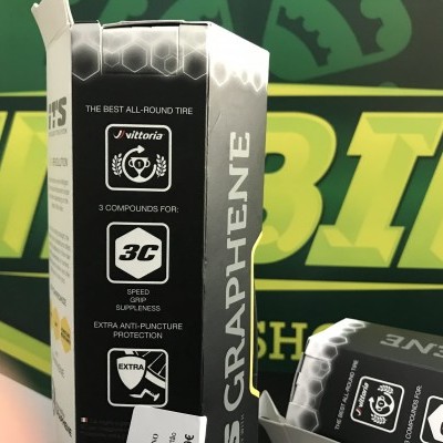 Caixa de pneu de bicicleta Vittoria GRAPHENE preto e branco com texto de características