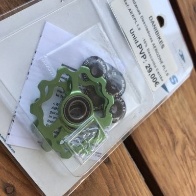 Rolamentos para suspensão Danmikes R11 em embalagem