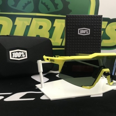 Óculos desportivos amarelos '100%' com estojo e caixa preta