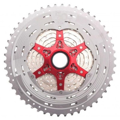 Roda dentada metálica prateada com centro vermelho para bicicleta