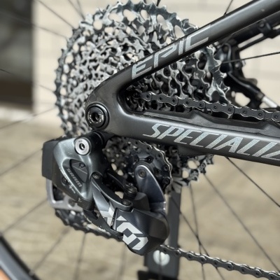 Bicicleta Specialized EPIC com cambio SRAM Eagle X01 preto e prata