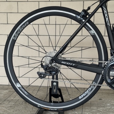 Roda traseira de bicicleta SCOTT preta com aro Vision e pneus Continental