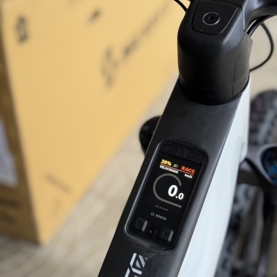 Painel digital Bosch no quadro de bicicleta elétrica