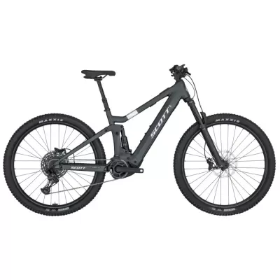 Bicicleta de montanha elétrica preta SCOTT com pneus Maxxis