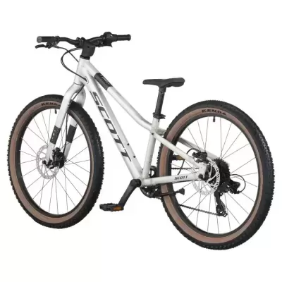 Bicicleta de montanha branca com pneus Kenda e quadro SCOTT