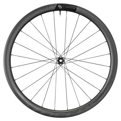 Roda de bicicleta de fibra de carbono preta com etiqueta CAPITAL 1.0