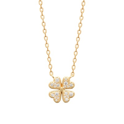 Colar dourado com pendente em forma de trevo com pedras brilhantes