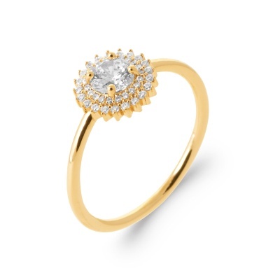 Anel em ouro amarelo com pedras transparentes e design sofisticado