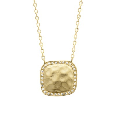 Colar dourado com pendente quadrado e pedras brilhantes