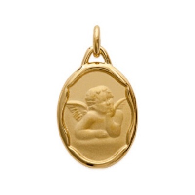 Pendente oval dourado com relevo de anjo com asas