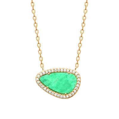 Colar dourado com pendente oval verde e cristais brancos