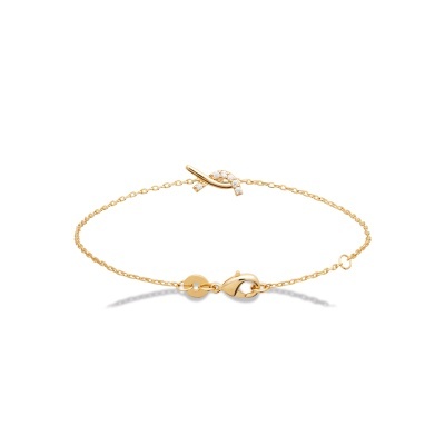 Pulseira dourada fina com pendente em nó com pedras brilhantes