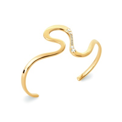 Anel dourado ondulado com pedras brilhantes