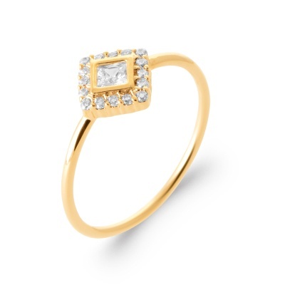 Anel dourado com pedras cristalinas