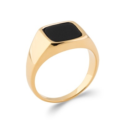 anel dourado com placa negra quadrada