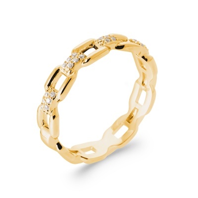 Anel dourado com cristais em elos entrelaçados